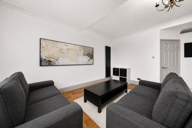 Flat 3 4-5 Roman Way, London, London photo 2