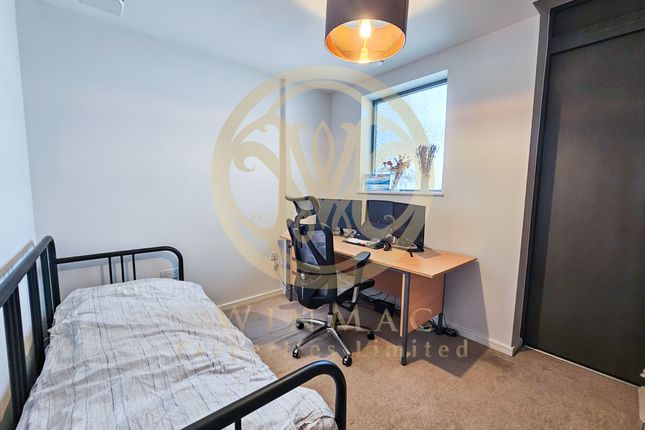 Flat 105, Pioneer Court, London photo 4