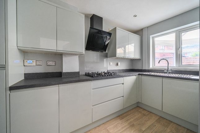 21 Whittingstall Avenue, Bedford photo 2