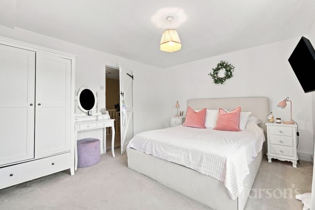 2 Alderton Close, Brentwood photo 4