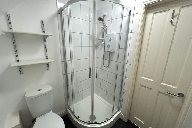 Flat 6, 21 Maud Avenue, Leeds photo 3
