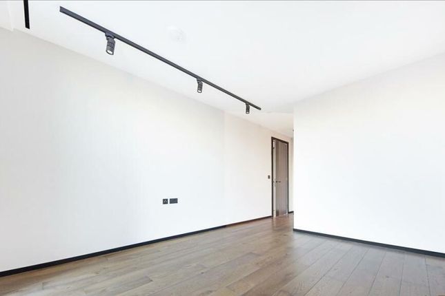 Flat to rent in Fairchild Place, London
