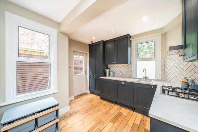 215, Sternhold Avenue, London photo 4