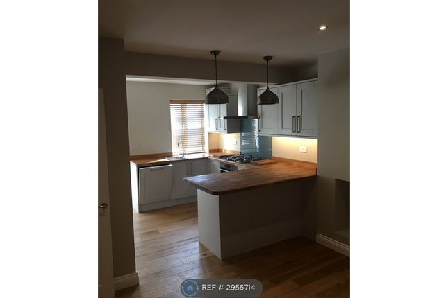 Crowther Avenue, Brentford photo 3