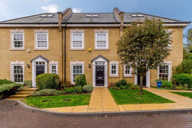 4-bed house on 5, Vantage Mews, Northwood, £995,000