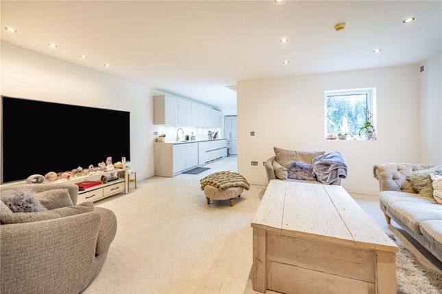 23 Viceroy Court, 1, Carew Road, Northwood photo 3