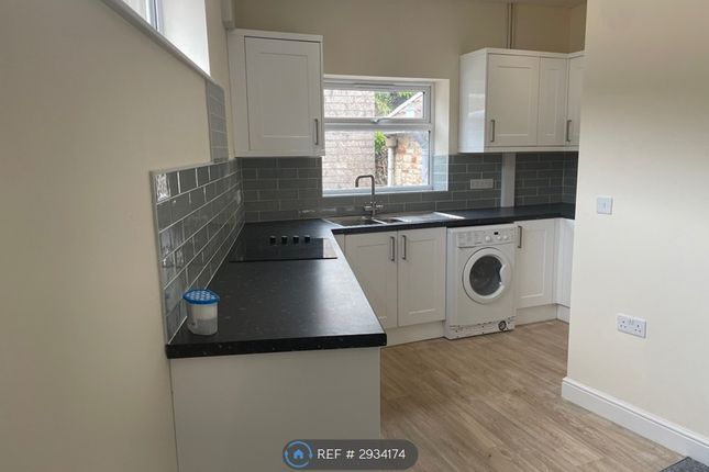 Flat, A High St Midsomer Norton, Radstock photo 3