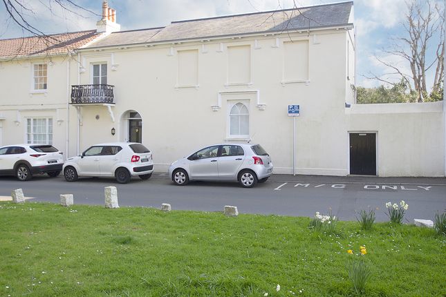 Flat to rent in L'hyvreuse Mews, St Peter Port, Guernsey