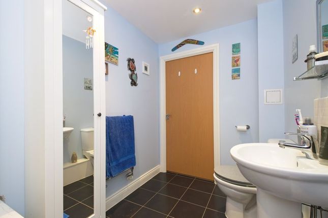 Flat for sale in Tanners Close, Crayford