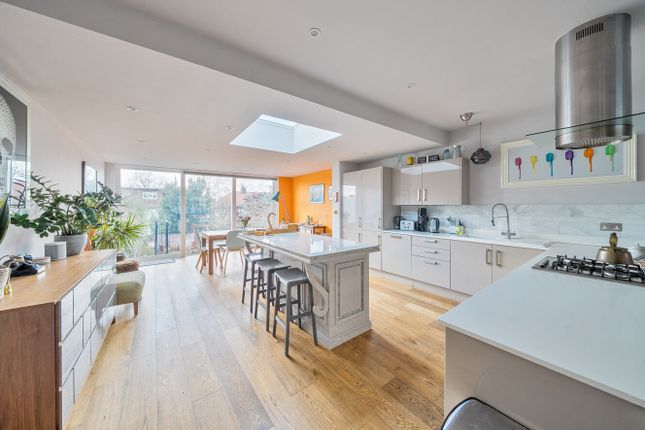 28, Torrington Gardens, London photo 2