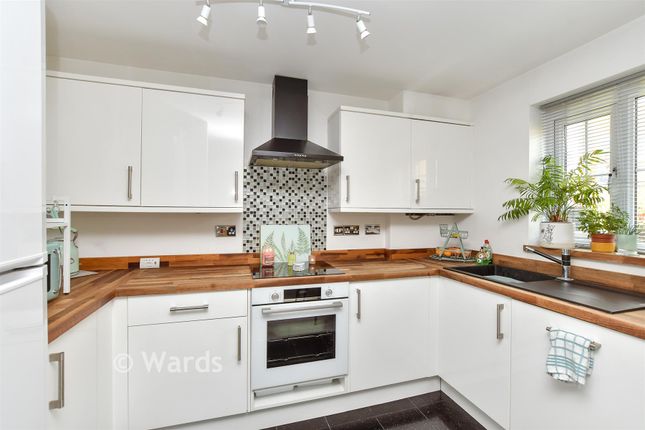 4, Peony Crescent, Sittingbourne photo 4