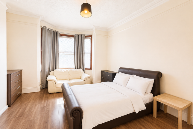 Flat 1, 112 Basingstoke Road, Reading photo 3