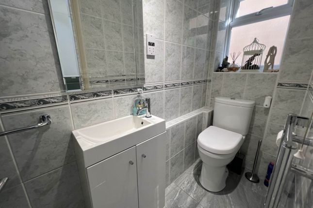 12, Swan Lane, Brentwood photo 5