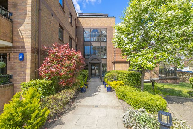 Flat for sale in Epping New Road, Buckhurst Hill