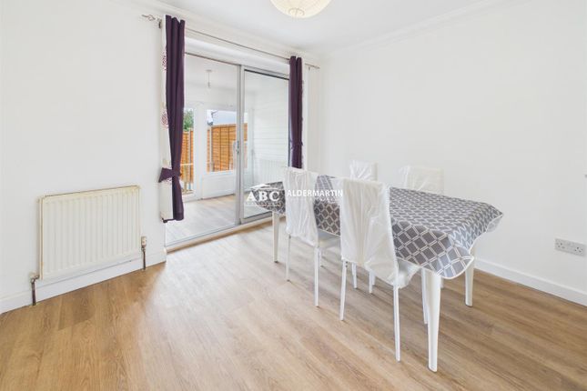 10, Riverdene, Edgware photo 4