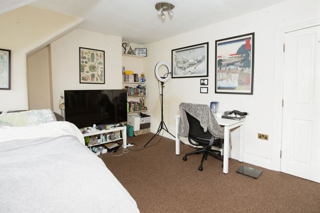 Terraced house for sale in Portway, London