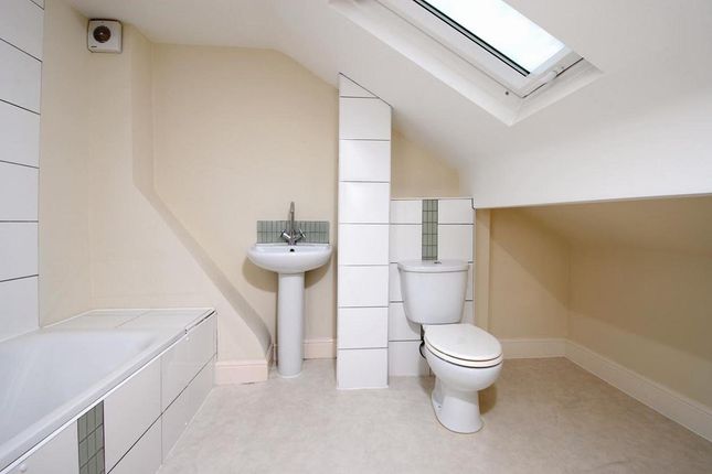 Top Floor Flat, 18, Woodland Hill, Crystal Palace photo 4