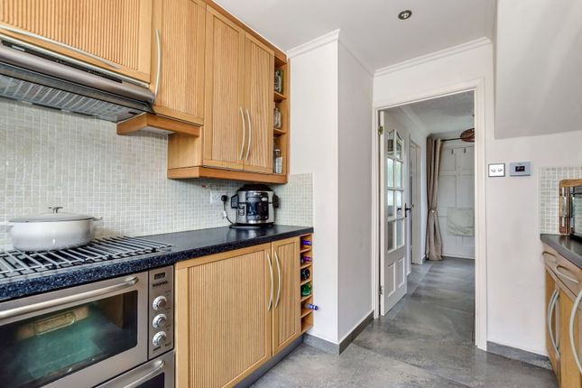 33, Beechfield, Kings Langley photo 4