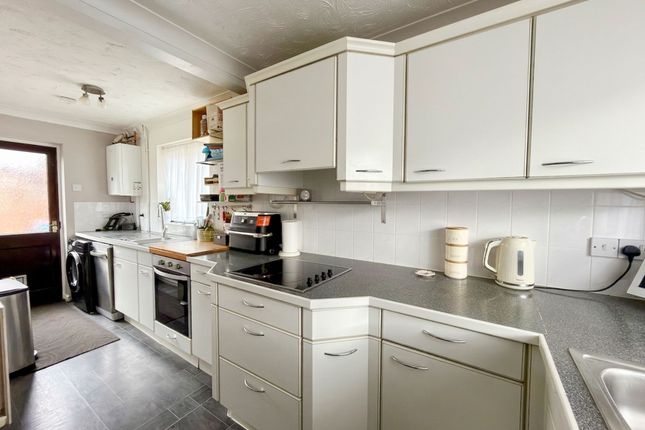 47 Wedgwood Avenue, Milton Keynes photo 3