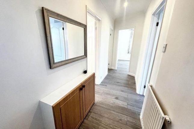 20, Royston Way, Slough photo 2