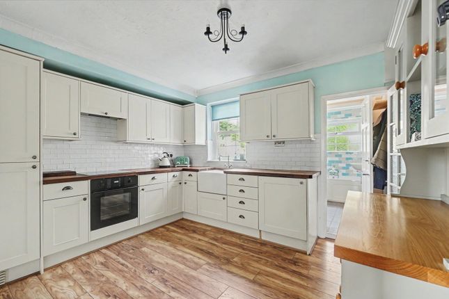 324, Pilgrims Way, Rochester photo 2
