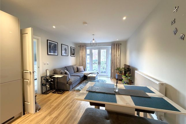 4, Hartland Manor,, Pyestock Way, Hampshire photo 2