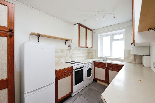 Maisonette for sale in Amersham Hill, High Wycombe