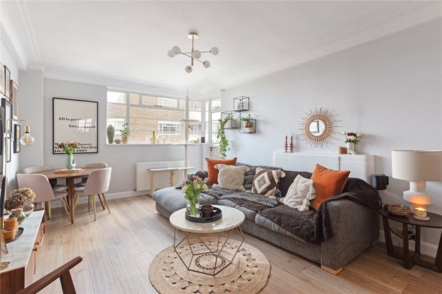 Flat for sale in Sheen Road, Richmond