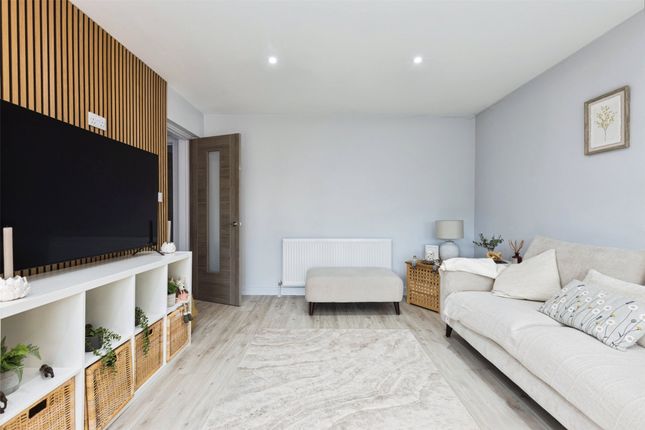 26, Treelands Drive, Gloucestershire photo 4
