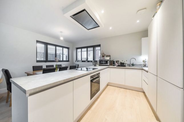 31, Key Drive, Cranleigh photo 2