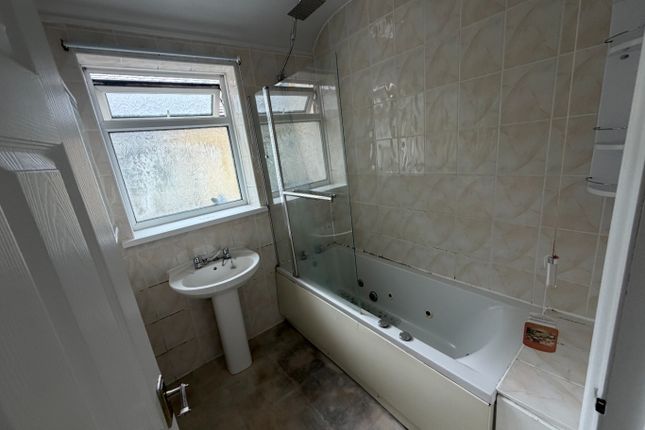 9, Clinton Avenue, Blackpool photo 5