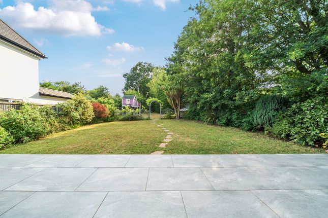 83, Lynwood Grove, Orpington photo 3