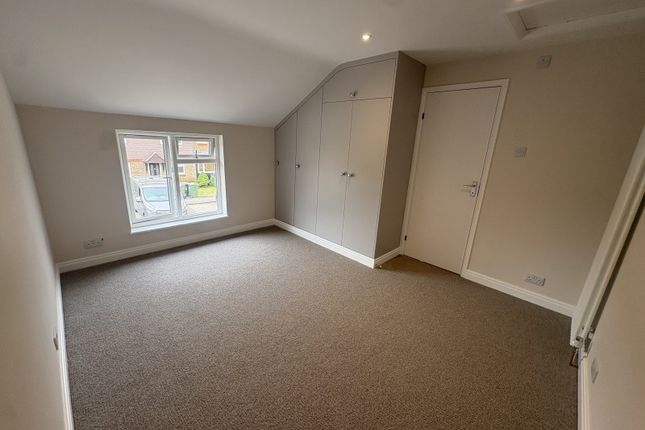 58, Colburn Crescent, Guildford photo 3