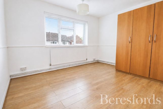 17, Moultrie Way, Upminster photo 4
