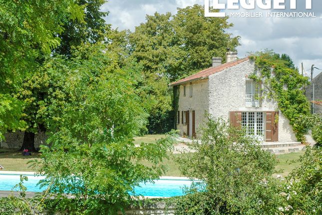 Thumbnail Villa for sale in Aumagne, Charente-Maritime, Nouvelle-Aquitaine