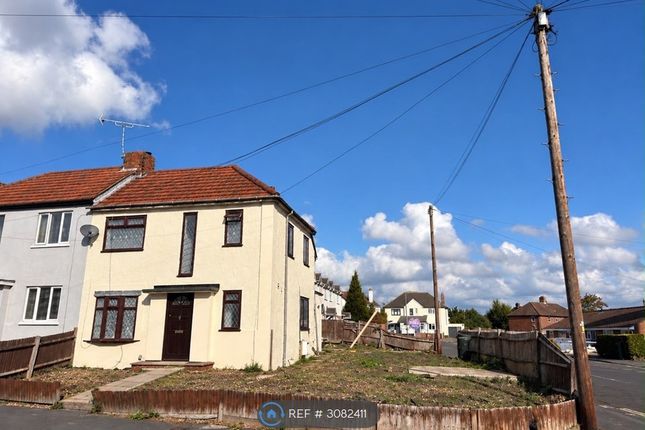 3-bed semi-detached on Guildford, £1,800/mo