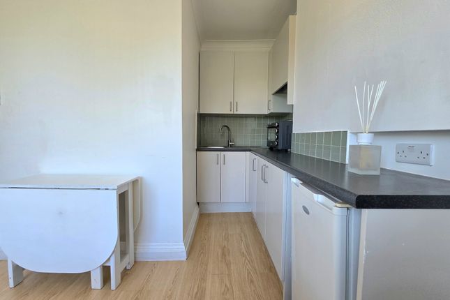 Flat 8, 82 Camberwell Road, London photo 3