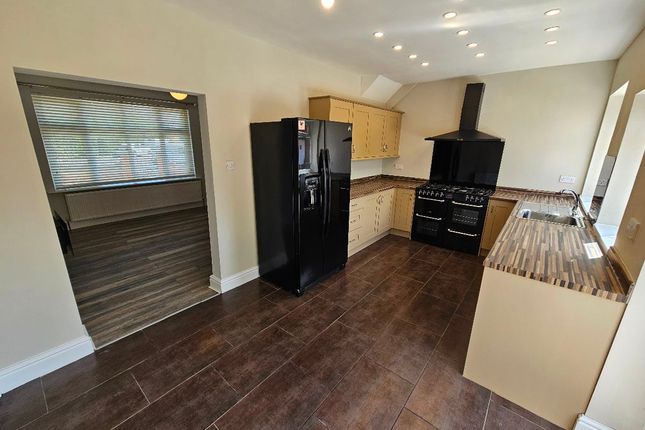 6 South Avenue, Bolton photo 5
