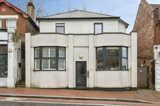 Flat 2, Decimal Court, 10, Whytecliffe Road South, Purley photo 3