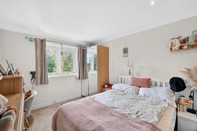 15, Buttermere Close, MORDEN photo 4