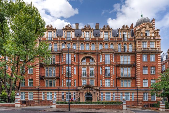 31, Clarendon Court, London photo 4