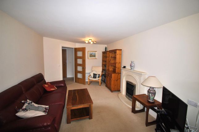 Flat to rent in Goodes Court, Royston