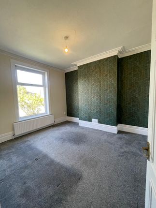 349, Blackburn Road, Darwen photo 3