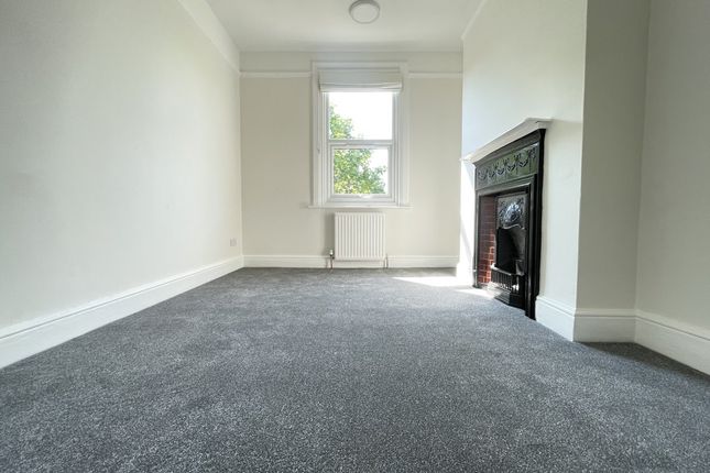 Flat to rent in Woodlands Road, Harrow-On-The-Hill, Harrow
