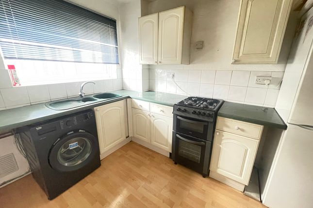 28, Rossgate, HEMEL HEMPSTEAD photo 4