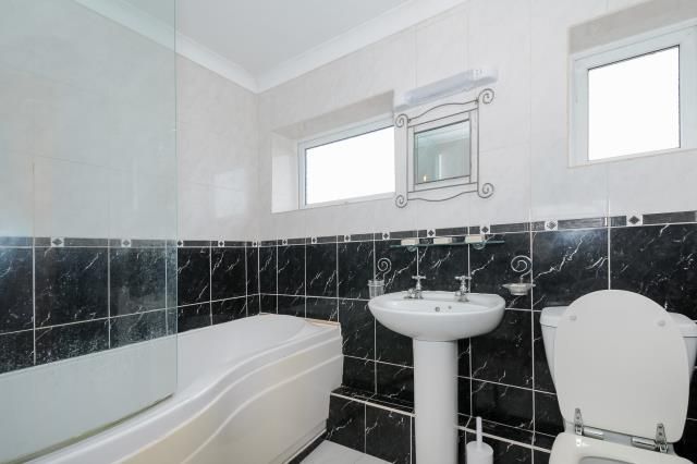 28, Rookery Way, Bicester photo 5