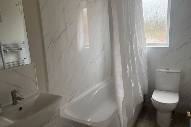 Flat 2,, 148 Albert Street, Hampshire photo 4