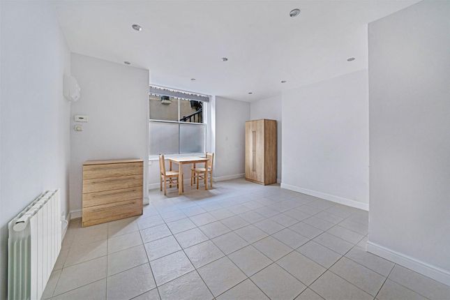 Flat 3, 18, Devonshire Terrace, London photo 2