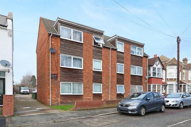 Flat for sale in Cherry Court, New Road, Mitcham