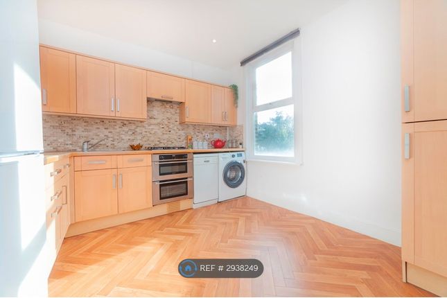 A Clarendon Road, London photo 3